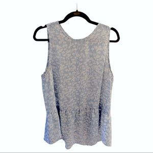 Sleeveless patterned blouse